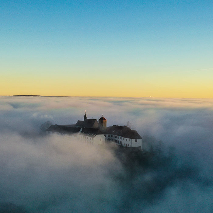 Schloss Iburg in Nebel gehüllt