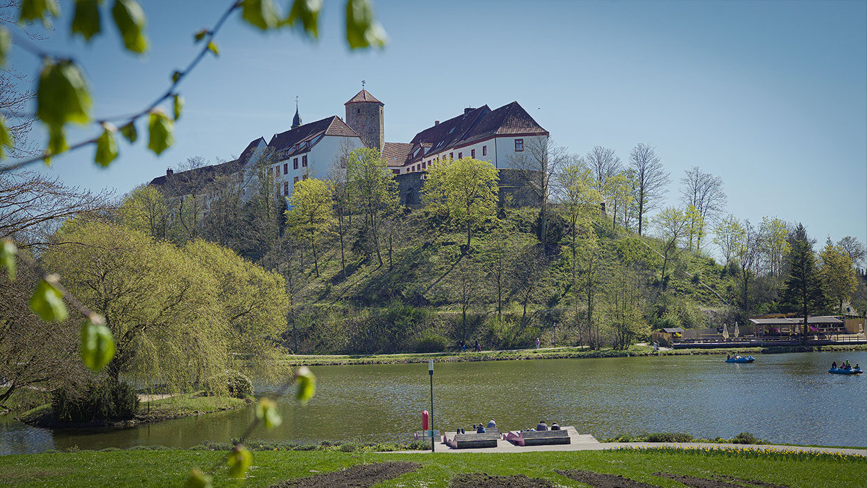 BadIburg_Charlottensee-Schloss Bad Iburger Schloss über dem Charlottensee